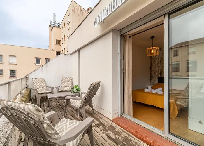Bright Flat With Terrace - Near Train Station