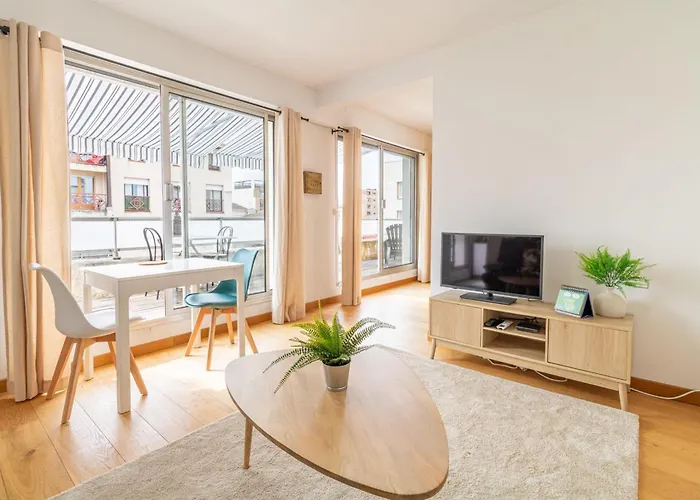 Bright Flat With Terrace - Near Train Station